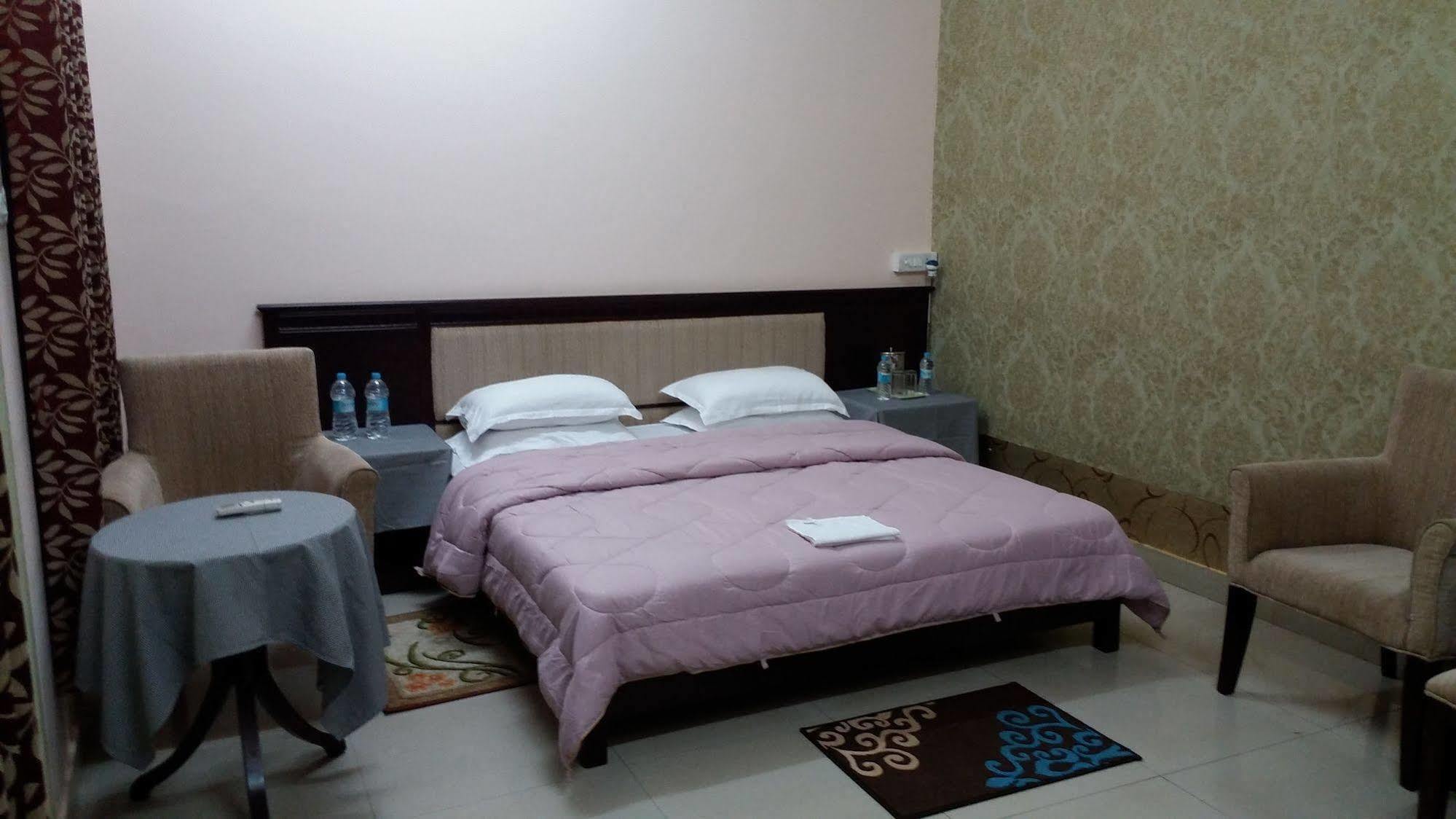 Kstdc Hotel Mayura Yatrinivas Mysore Exterior foto